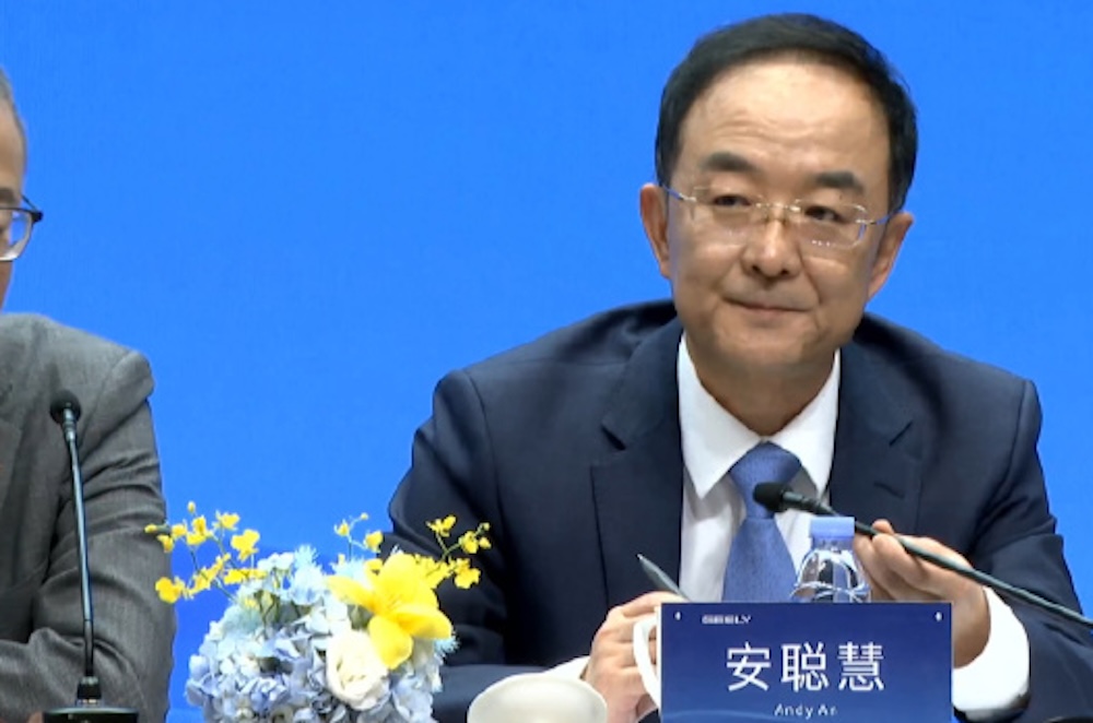 吉利三位核心高管调整!揭秘极氪私有化真相,公布三大合并目标