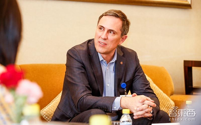 拜腾48寸大屏概念车公布量产细节！年内上市，对话总裁戴雷