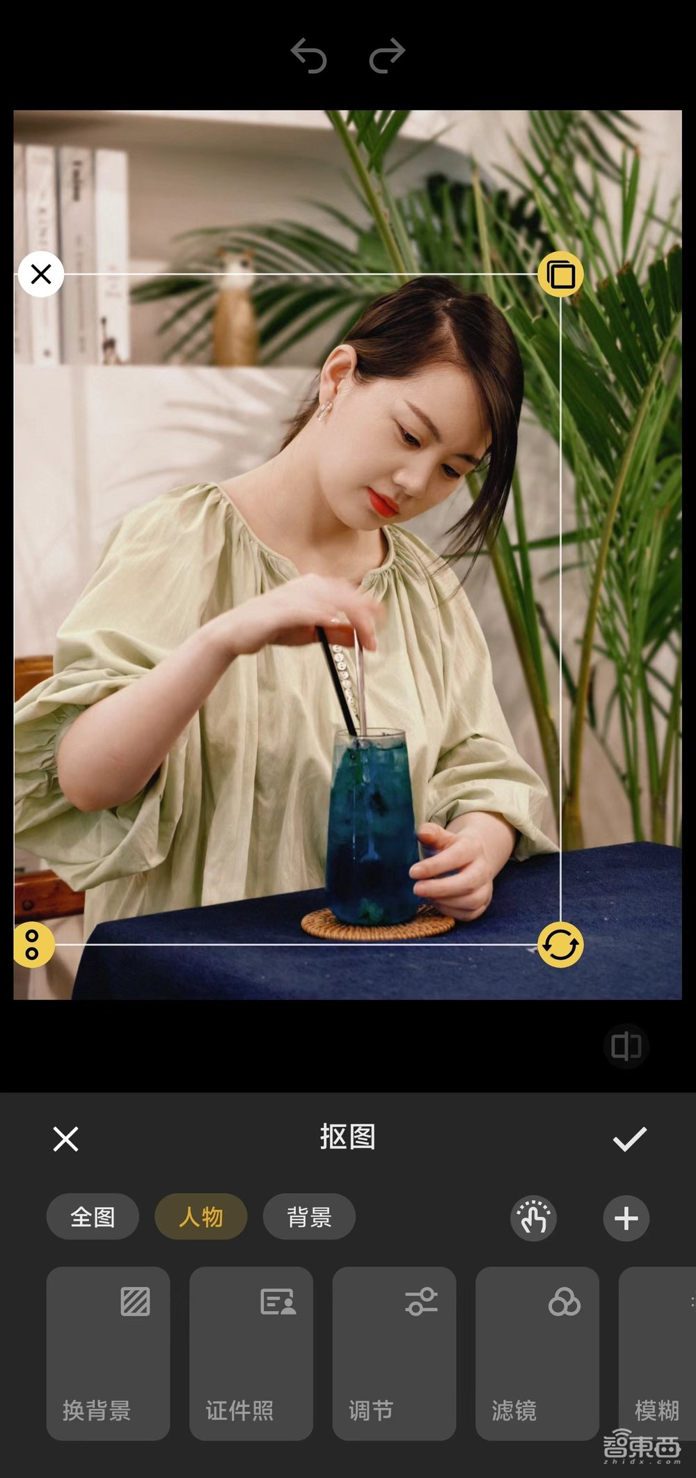 AI手机时代,苹果“摸着安卓过河”,OPPO小布助手挑战最强AI智能体