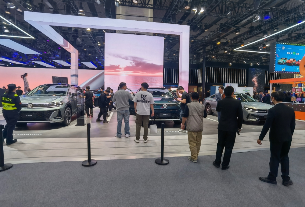 五大趋势看懂2025广州车展:增程纯电对攻,智驾成最大变量,华为稳坐“隐形C位”