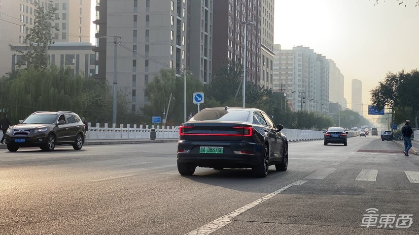 试驾极星Polestar 2：是电动轿跑也是艺术品 