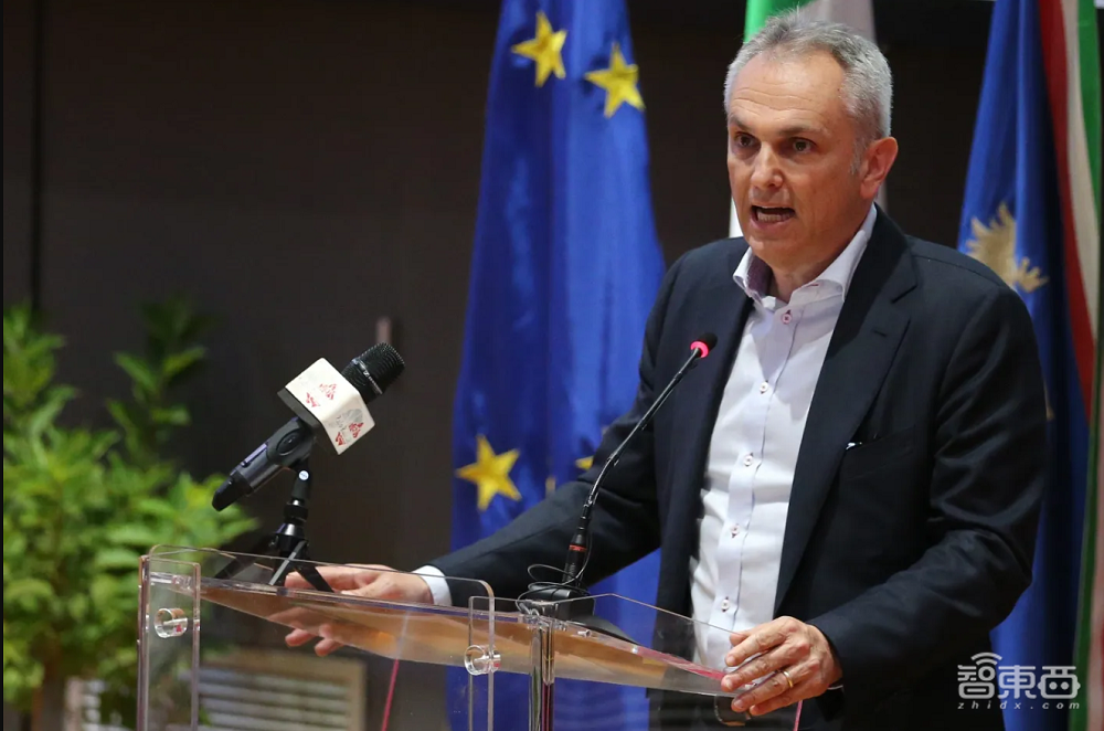 苹果陷接班人荒：库克挽留多位资深高管，外部接班人难当大任