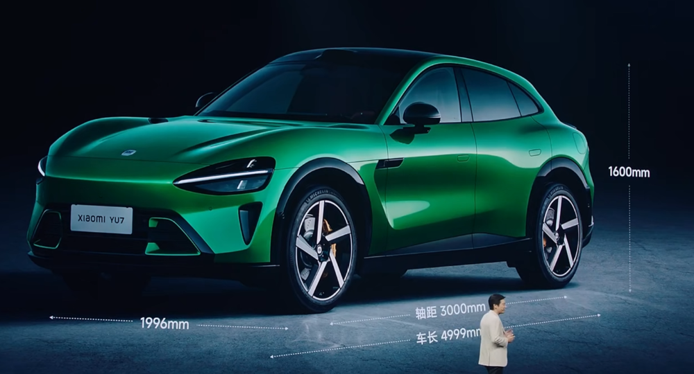 3分钟大定20万台!小米YU7杀疯了,25.35万开卖挑战Model Y