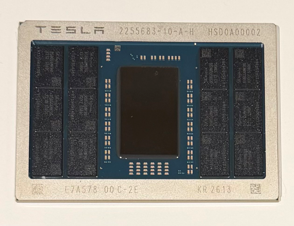 特斯拉AI5芯片顺利流片！算力提升五倍，优先供应机器人和超算集群