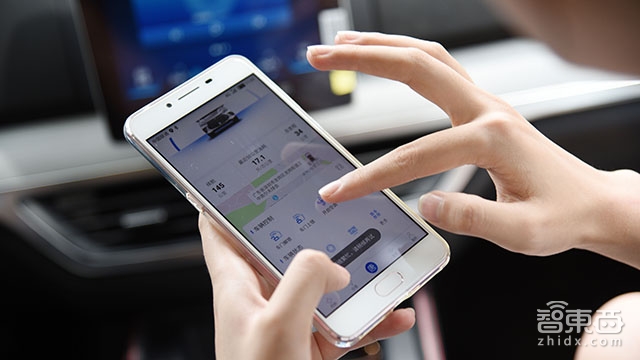 这块14.6寸车载大屏 藏着比亚迪的未来