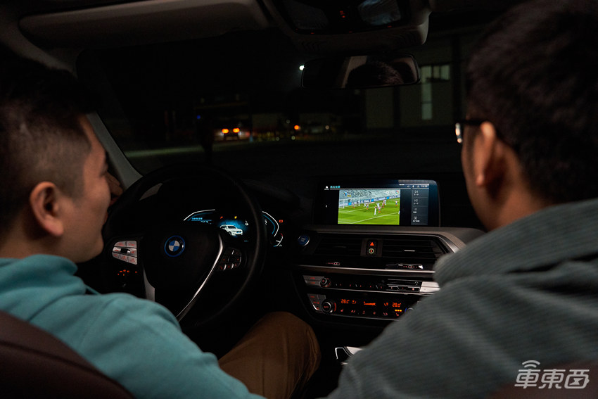 宝马首款纯电SUV、1300公里冬季自驾：这支公路电影专治焦虑