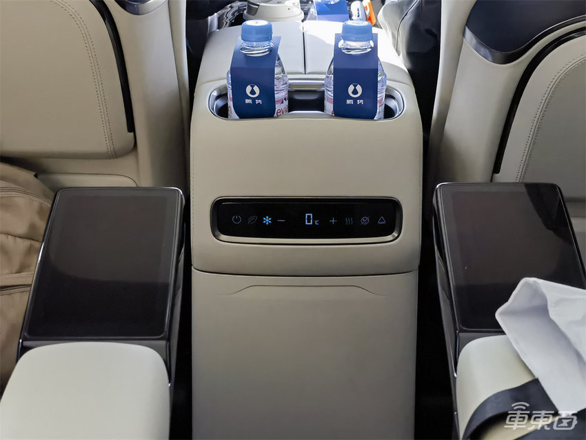 试乘2024款腾势D9：“冰箱沙发”再次升级，竞争力更强了