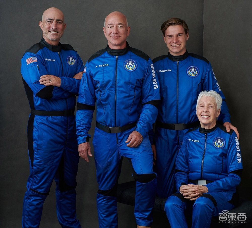 人类壮举!世界首富带82岁老人完成太空飞行,全程10分钟10秒