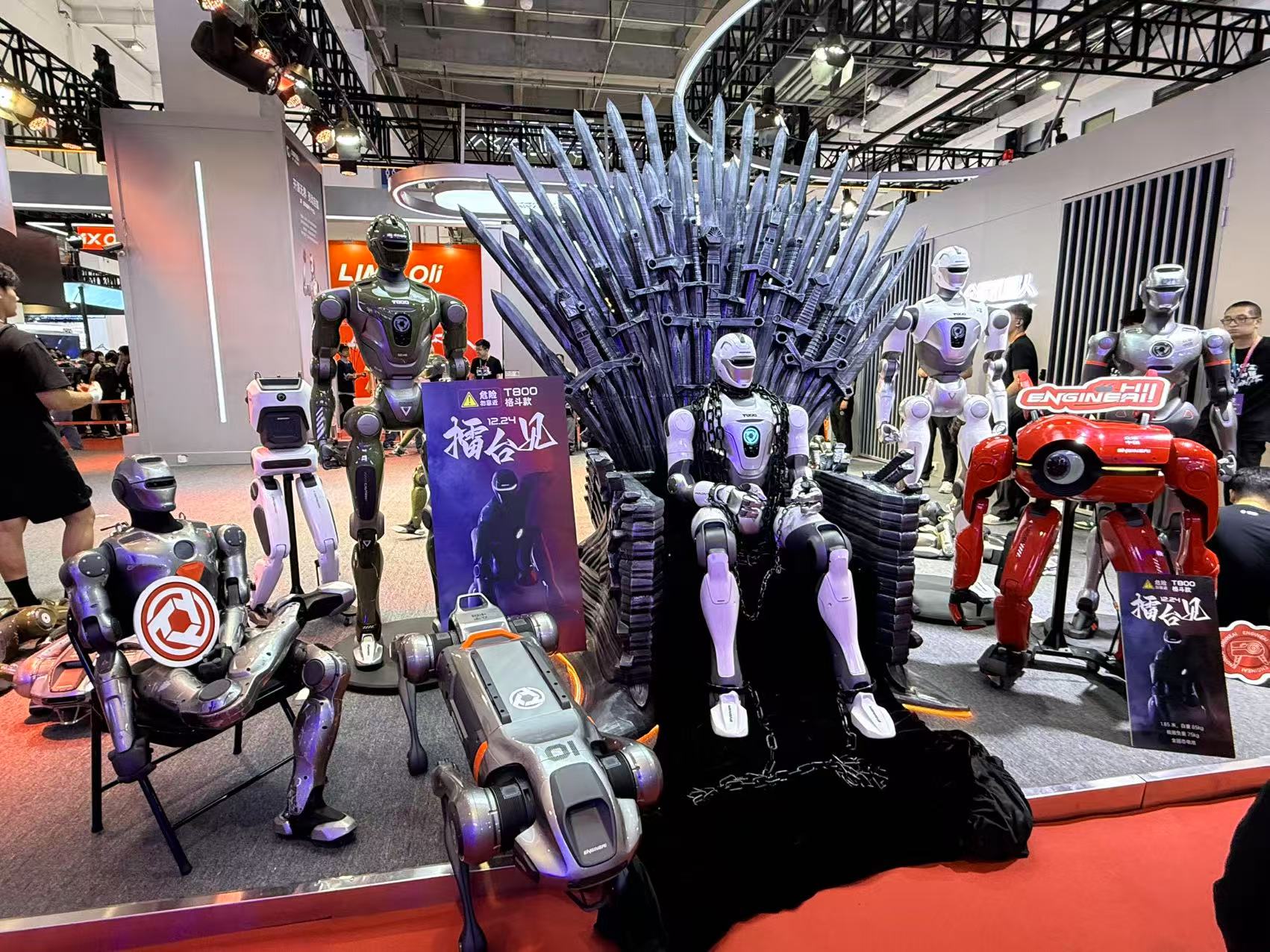 最贵97万搬回家，人形机器人天团涌入北京！暴走2万步玩命逛完，亮点都在这了