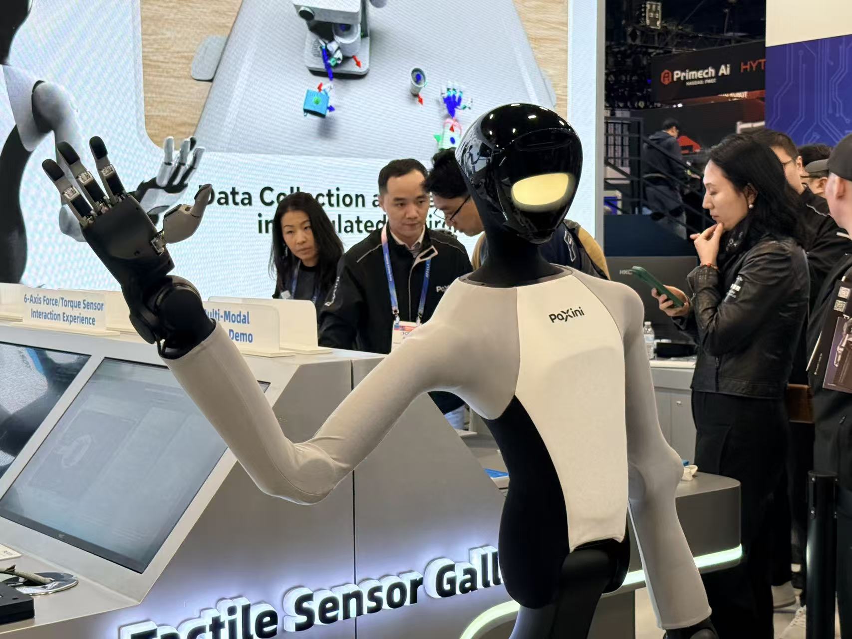 中國人形機器人霸場CES！智元宇樹眾擎全明星天團都來了