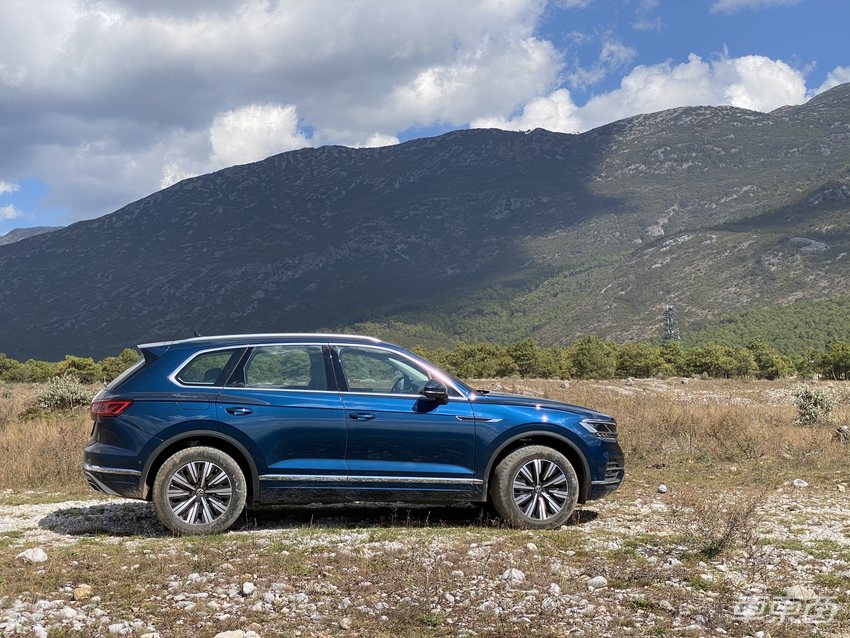 抢先试驾途锐eHybird：百公里加速5.7秒还有L2级自动驾驶