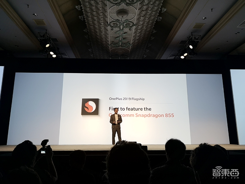 关于高通骁龙855的一切：六招让AI算力翻倍！5G成标配