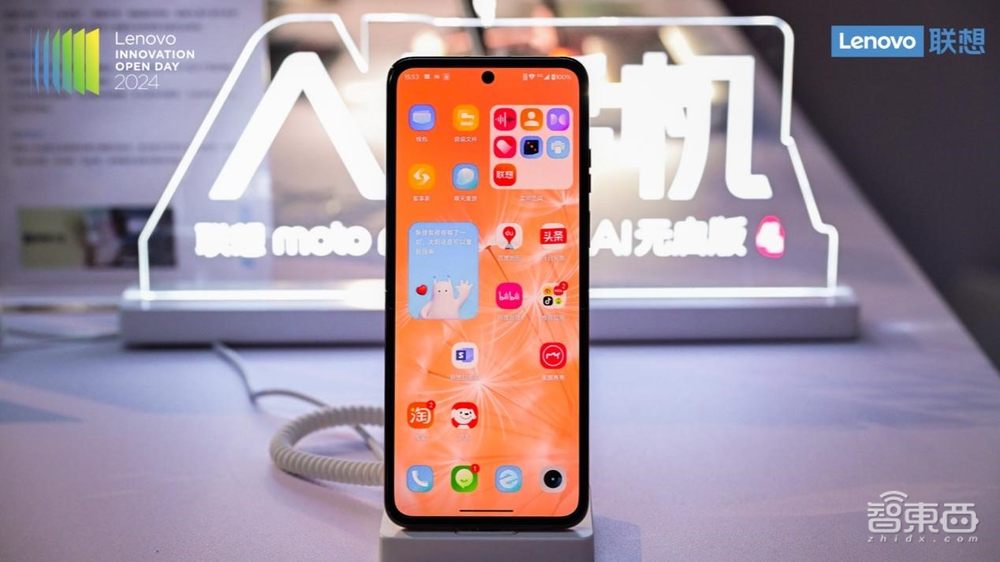 AI手机PC全家桶亮相,还有机器狗和AI服务器,联想要怎么做混合式AI?
