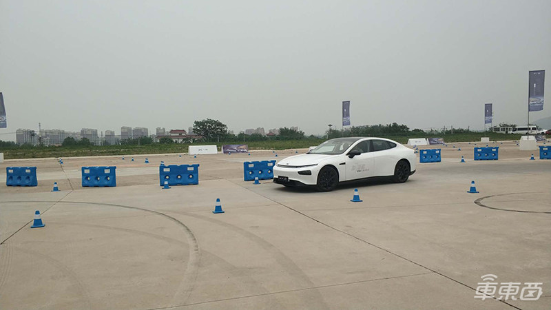 小鹏P7性能试炼:驾驶感受叫板特斯拉 语音可控制车辆80%以上功能