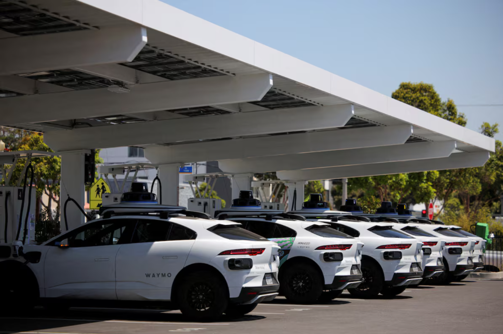 Waymo全无人驾驶再下一城！接入网约车网络，车队规模超2500辆