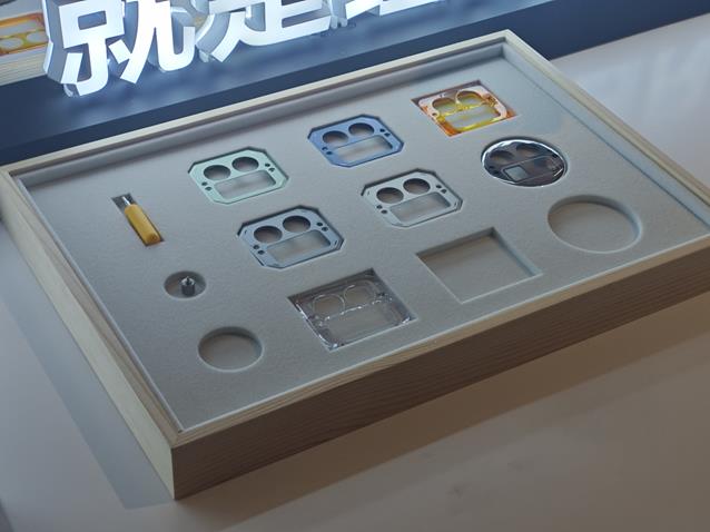 刚刚,真我发了一部能DIY摄像头造型的手机,随手拍8K照片,3999元起