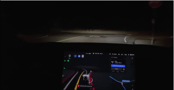 转弯前打转向灯，减速带前减速，特斯拉让FSD变成“老司机”只用9个月