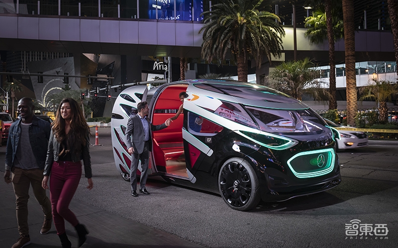 CES汽车黑科技扎堆!奥迪车震本田搬砖,还有汽车要上天