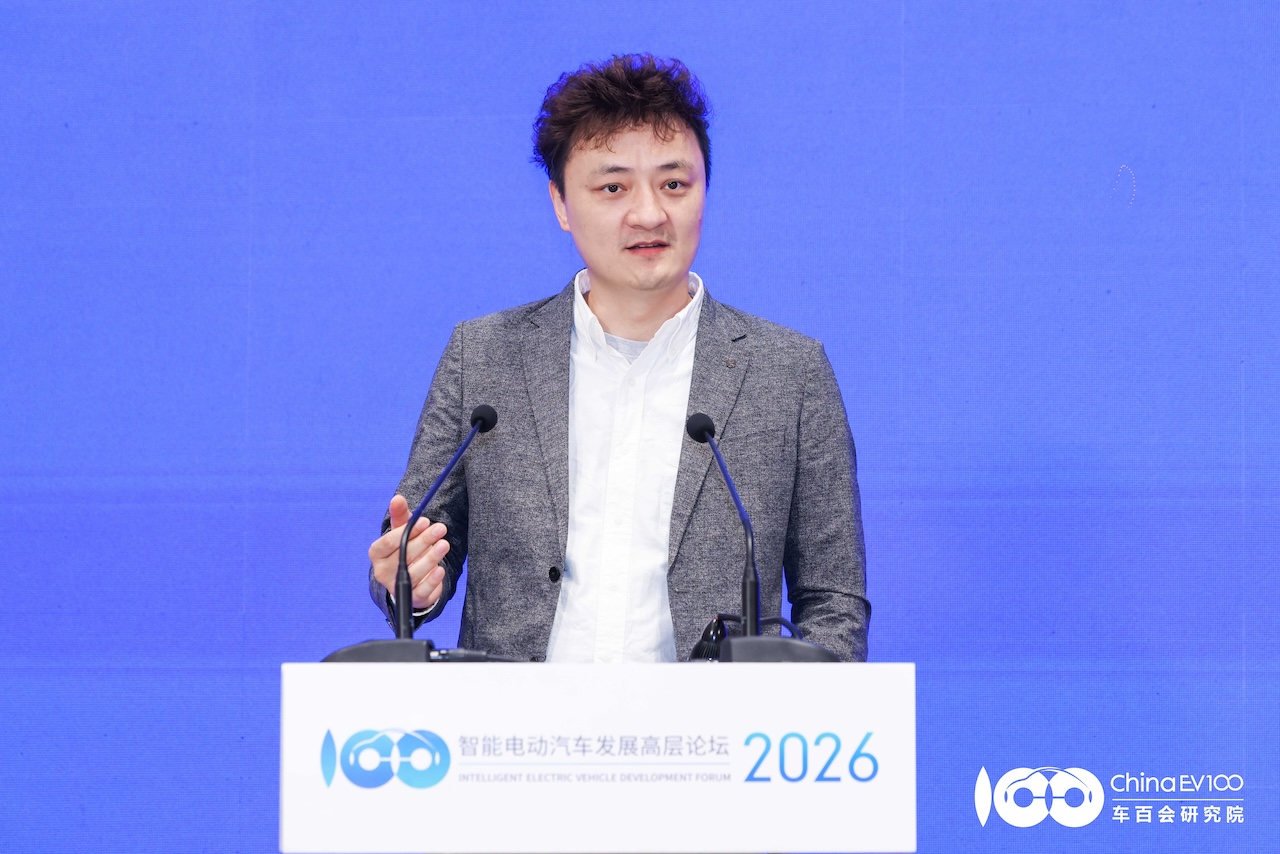 车圈智能化下半场打法变了！基座模型物理AI重构智驾，L4不能再打价格战