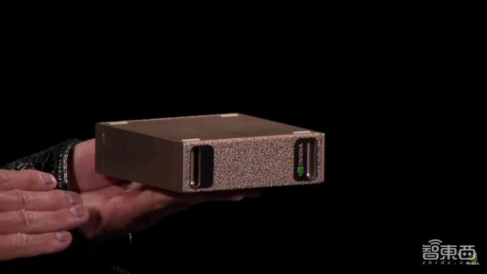 黄仁勋变身美队,皮衣开光追,最强卡皇5090登场,全世界玩家都疯狂了