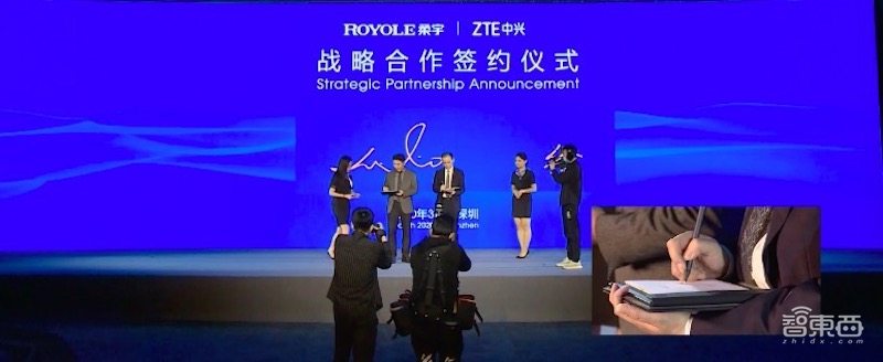 柔宇推第二代折叠屏手机!配第三代蝉翼全柔性屏,弯折半径最小仅1mm