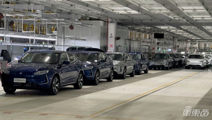 重庆试驾华为版增程电动车:动力不输百万级跑车,华为音响上档次