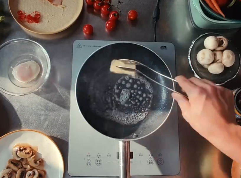 小米首款AI眼镜来了,雷军揭秘两大核心功能:AI小爱随时问,视频拍摄酷爆了