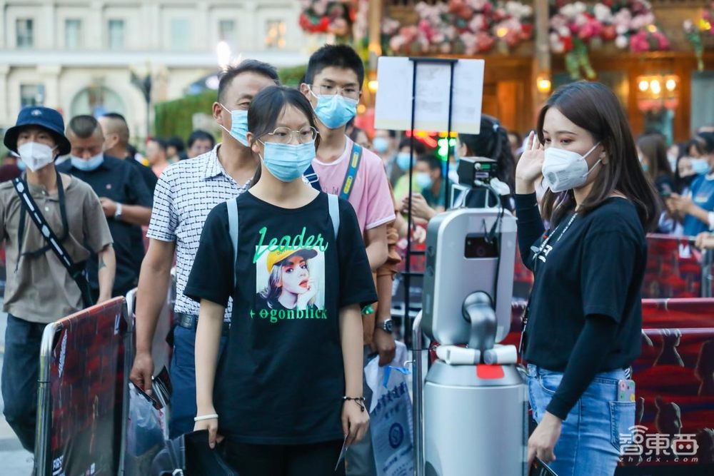 First影展落幕,机器人志愿者成2020会展新标配