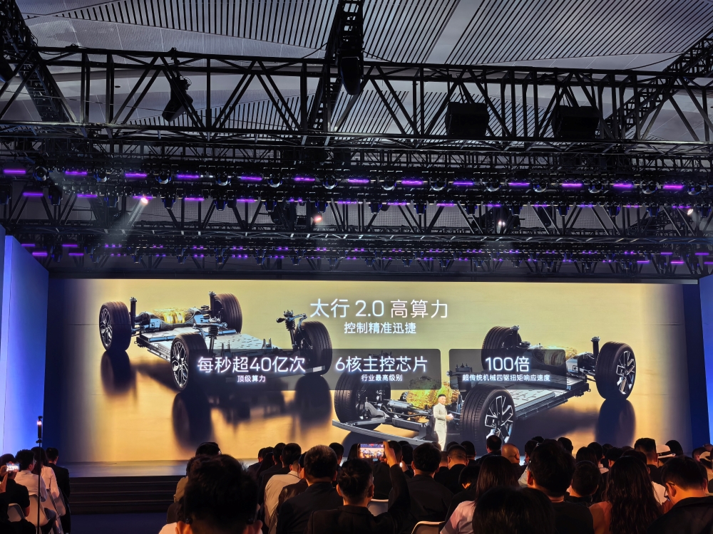 阿维塔双车齐发!搭载华为896线激光雷达,升级智能底盘