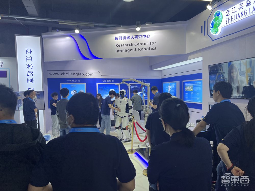 实探余姚中国机器人大会:500+机器人产品展出,仿生人、脑机接口、智能化产线等亮了