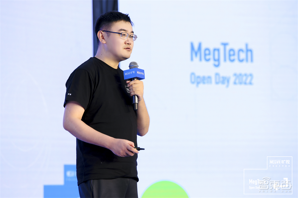 裸手玩VR、线稿变3D人、充电宝上跑AI…旷视大秀AI技术生产力