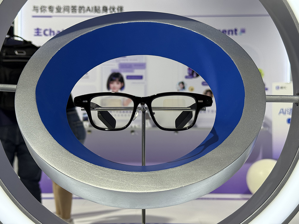 人工智能大會徹底引爆！展區(qū)水泄不通，門票炒到2000多，暴走3萬步帶來最全看點