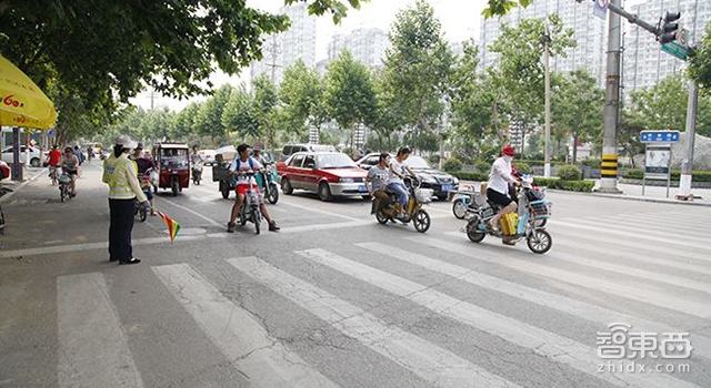 让你在天上骑电动两轮车!揭秘宝马黑脑洞项目E³ Way