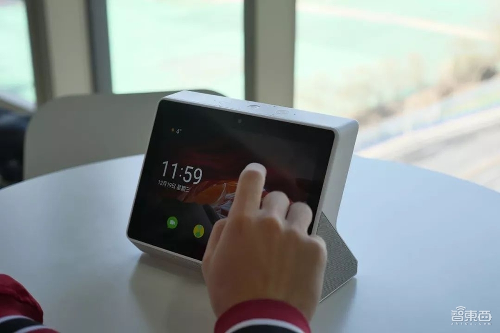 腾讯叮当智能屏发布！超远语音识别，智能音箱上的视听盛宴！