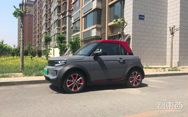 试驾“玩具车”LITE：售价10万比跑车拉风 一个车位能停仨！