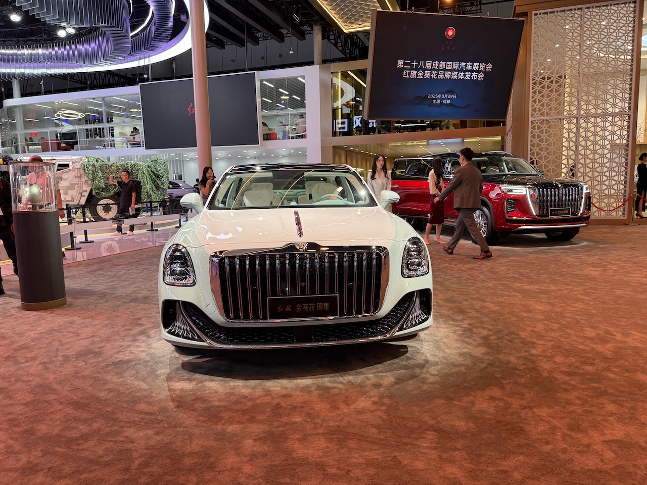 洋豪品牌一个没来！国产车价格战现场开打，暴走3万步看成都车展六大真相