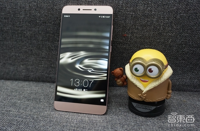 乐2发布 我们上手仔细研究了这款乐视第二代千元旗舰