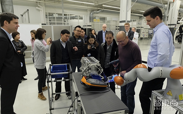 秒速造車(chē)！探訪大眾歐洲工廠，已被機(jī)器人占領(lǐng)