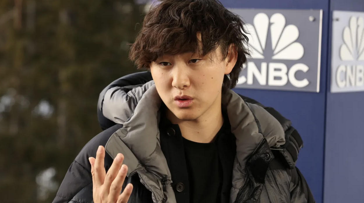 黄仁勋“撒钱”创纪录!英伟达超级AI帝国崛起,但没带中国玩