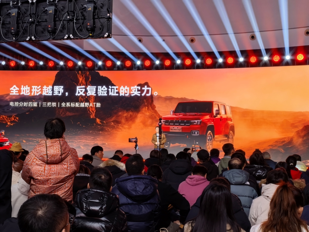 BJ40探险家13.49万起售!座舱搭载高通8155芯片,支持20余项主被动安全功能