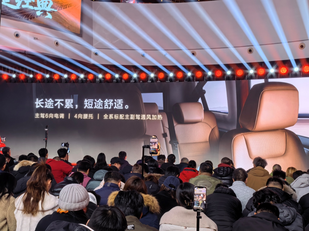 BJ40探险家13.49万起售!座舱搭载高通8155芯片,支持20余项主被动安全功能