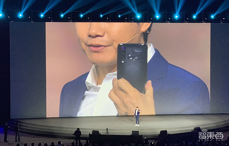 雷军发布最后一款3千以内旗舰机!小米高端路有戏