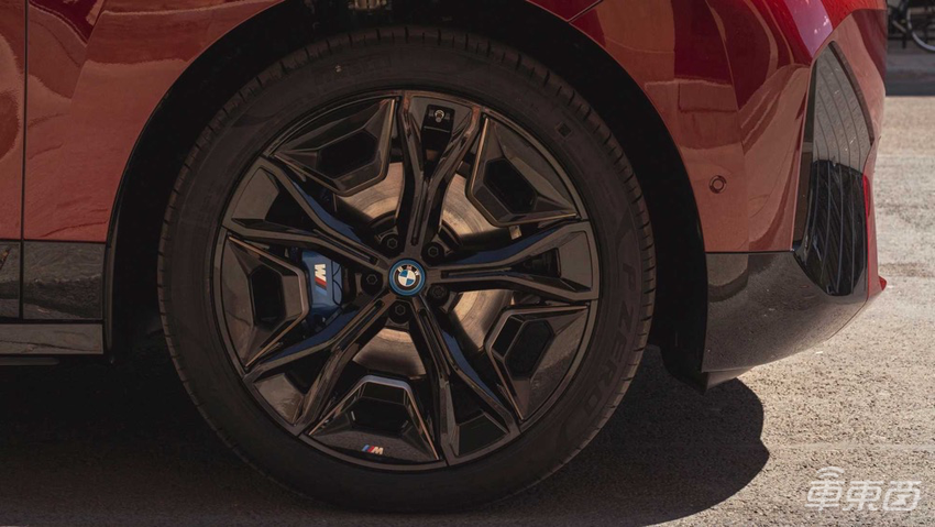 外媒首试宝马iX M60:操纵感无优势,加速体验弱于同级车