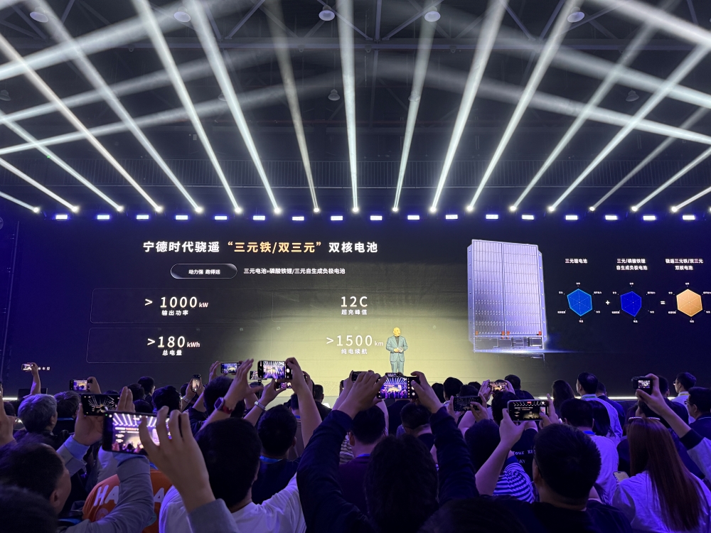 1秒2.5公里！宁德时代给油车判死刑，新电池纯电续航破1500公里