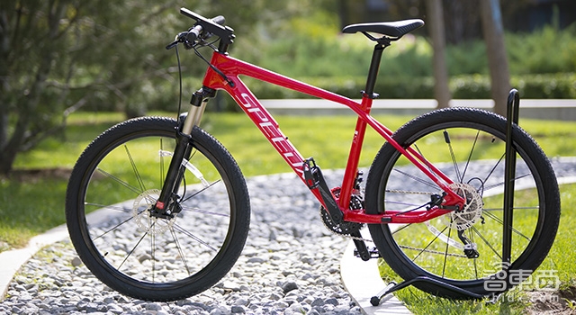 智能系统成标配 野兽骑行发布两款自行车新品