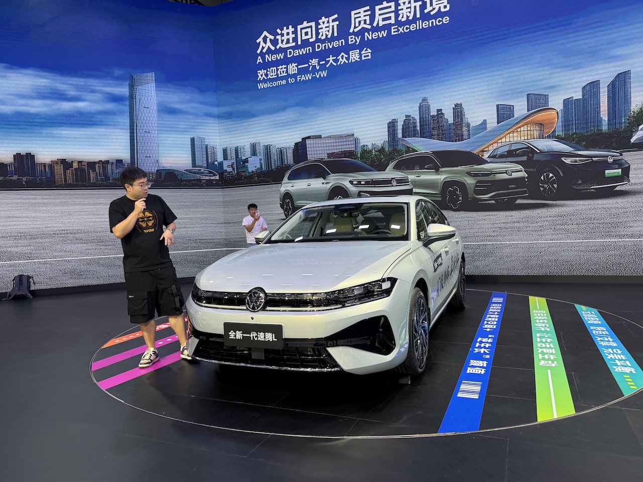 洋豪品牌一个没来！国产车价格战现场开打，暴走3万步看成都车展六大真相