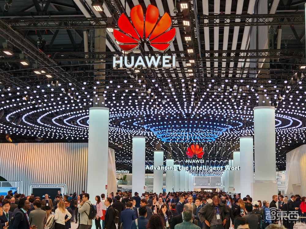 中国硬科技霸场MWC！小米SU7出征，华为搞大事，AI炸了芯片窝