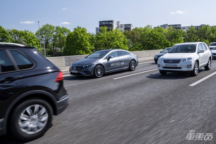 奔驰L3试乘：路上越堵越好用，但跟车距离太吓人