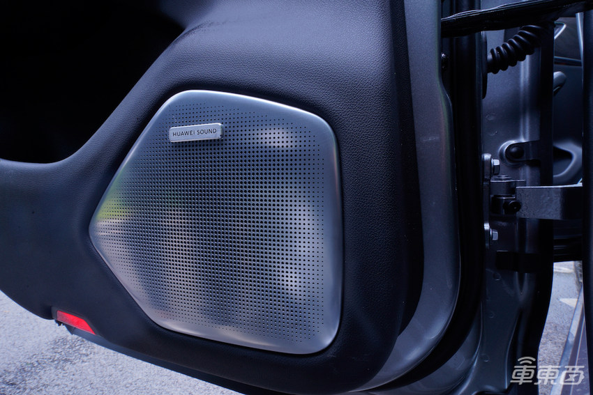 重庆试驾华为版增程电动车:动力不输百万级跑车,华为音响上档次