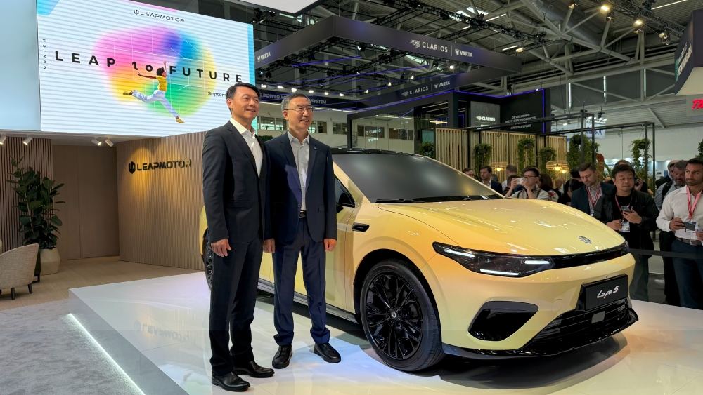 103条中国车圈好汉激战慕尼黑!暴走一天看全欧洲最大车展,BBA不服激烈反攻